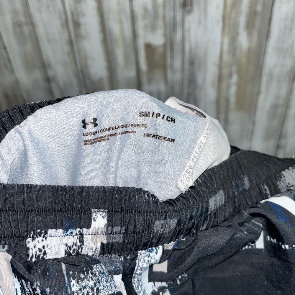 Under Armor Loose Black & White Printed Breathable Shorts - Picture 3 of 3
